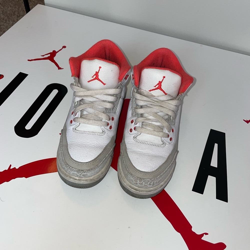 Jordan 3 Retro
White Crimson Grey (GS)